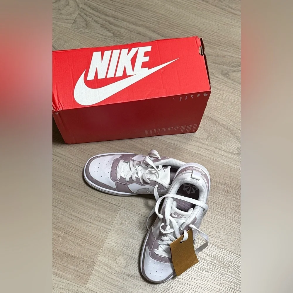 Nike White and Light Purple Kids' Sneakers (Youth 5Y)